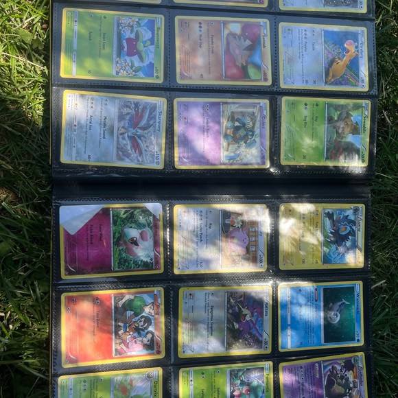 Pokémon card holding book and all cards in it - Picture 9 of 16